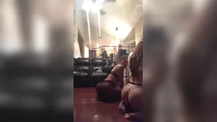 Amia Miley Trying to learn how to twerk чат для бесплатное порно реальный секс