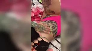 Princess Pineapple teasing her hot body on her bed порно реальный секс