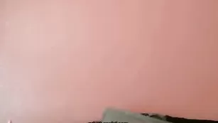 Жопастая соска куражится с секс игрушками Miss_Bee