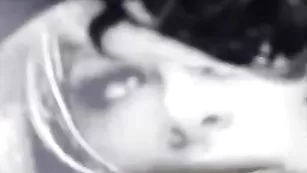 Страстная кобыла elenaxxxx растирает попку кремом