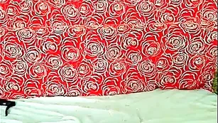 Экзотичные девки EroticZone трахают анал пальчиками