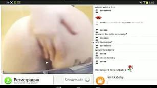 Сладкая девочка titsbaby эротично обнажается