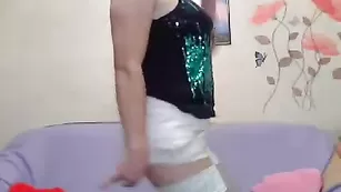 Приятная бестия _tasie_ танцует в бесплатном