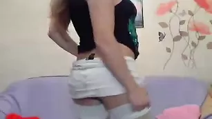 Приятная бестия _tasie_ танцует в бесплатном