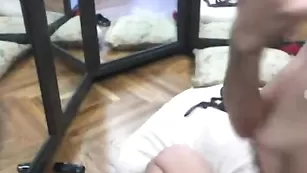 Зрелая богиня выебала пизду самотыком