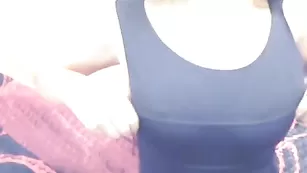 Жопастая куколка обнажается во фри