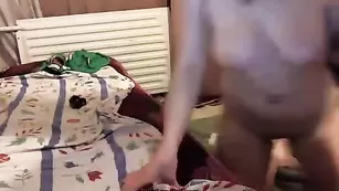 Грудастая баба сосет хуй и трахается stesniashki