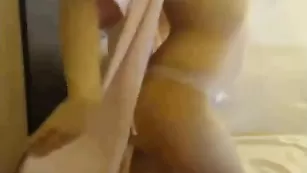 Нежная красавица эротино раздевается zashka