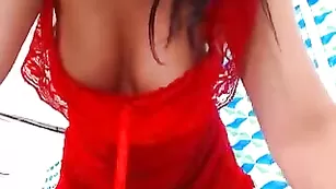 Пикантная штучка Kissable трахнулась страпоном