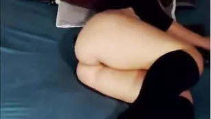 Шикарная модель Chrissy 000 ласкает бритую киску