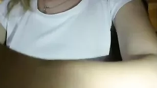 Сочная куколка обнажает большие сиси AmeliaSEX