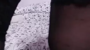 Опытная шлюшка мастурбирует пизденку Olga