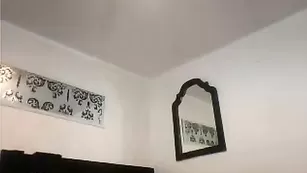 Пышногрудая стерва Titslatina78 трахает бритые щелки