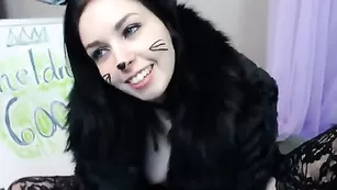 Грудастая малышка dawnwillow ебет бритые дырочки