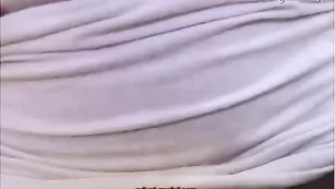 Превосходная Esstelle ласкает красивые сисечки