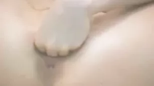 Малолетка Клео лижет дилдо и дрочит вагину