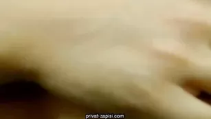 Белобрысая кокетка SexyWildAngel ласкает грудь