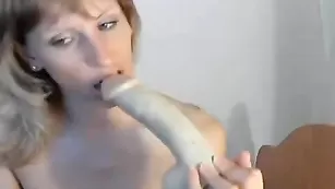 Пикантная девица LenaWeb тискает красивую грудь