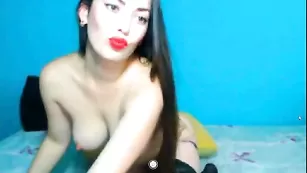 Шикарная краля lilian24 разминает грудь