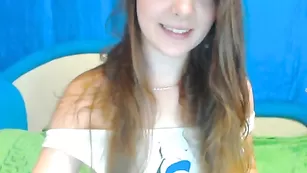 Голубоглазая малая gladlady раздевается перед вебкой