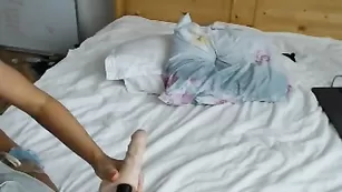 Прекрасная модель Aileennxxx ебется трах машиной