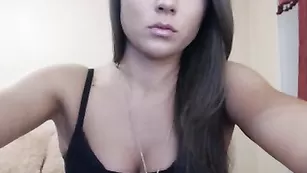 Знойная шлендра hotgirl4u трахает задницу