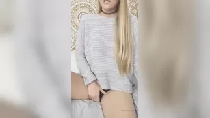 amwf_alice wearing a sweater panties and choker while talking abou Адалт вэбкамс чат для бесплатное порно реальный секс
