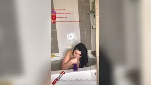 Brilliantly Divine soapy мастурбация in the bathtub with anal plug and дилдо чат для бесплатное порно реальный секс