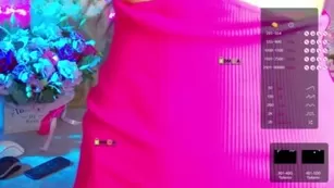 -SexyBounty- очень сексуально и аккуратно засветила свои бритые дольки