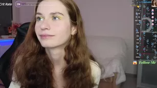 lolliruth облизывает головку член, стараясь не задеть зубами