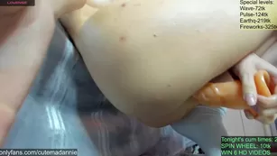 petitegonwild вошла дилдаком на пол шишечки и кончила