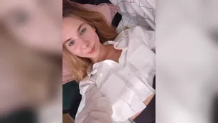 emilypech застенчивая сучка раздвигает ножки