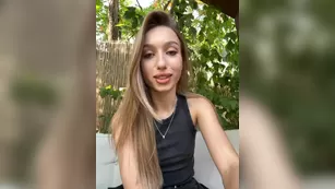 RiaMaryia сучка показала в туалете сиськи с пирсингом