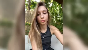 RiaMaryia сучка показала в туалете сиськи с пирсингом
