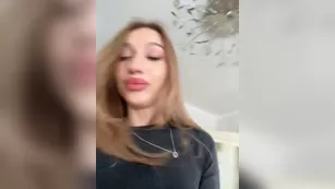 RiaMaryia малышка решила подрочить перед завтраком