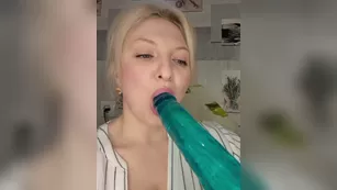 Anesteishen хотел посмотреть на пизду своей училки - наслаждайся