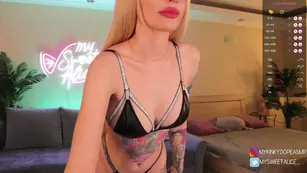 MySweetAlice жарко танцует на шесте