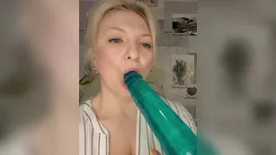 Anesteishen пышная милфа сосет головку резинового члена