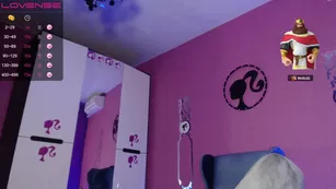 Tallso-sex милфа ласкает большие накачанные сиськи