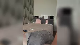 Madina3 грудастая брюнетка решила потрогать свою писю