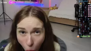 lolliruth наяривает розовый член от первого лица