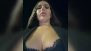 Syka001 соблазняю большими сиськами таксиста, но не ведется