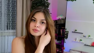 Angel076 красотка шлепает себя по заднице у зеркала