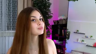 Angel076 красотка шлепает себя по заднице у зеркала