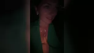 DIVORA милфа ласкает письку в такси