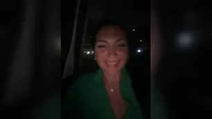 DIVORA милфа ласкает письку в такси