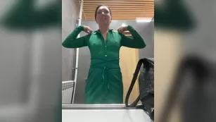 DIVORA обожаю подрочить клитор перед выходом на улицу