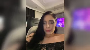 PARTYNEXTNEXT дрочит пизду игрушкой, пока парень липнет в комп