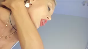 sonya_kelsey полижи мою киску, посмотри какая она гладенькая, вот так