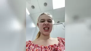 jucieLussie забыла зубки почистить утром, сосну хуйца